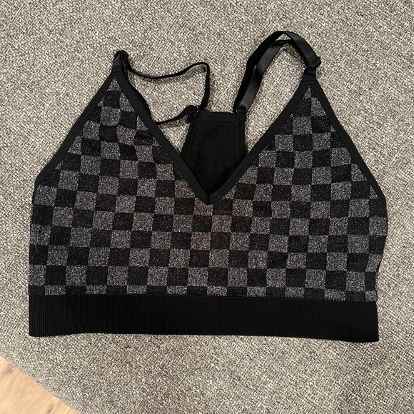 NWT PINK VICTORIA’S SECRET Seamless Lightly Lined Black Sports Bra - Picture 1 of 3